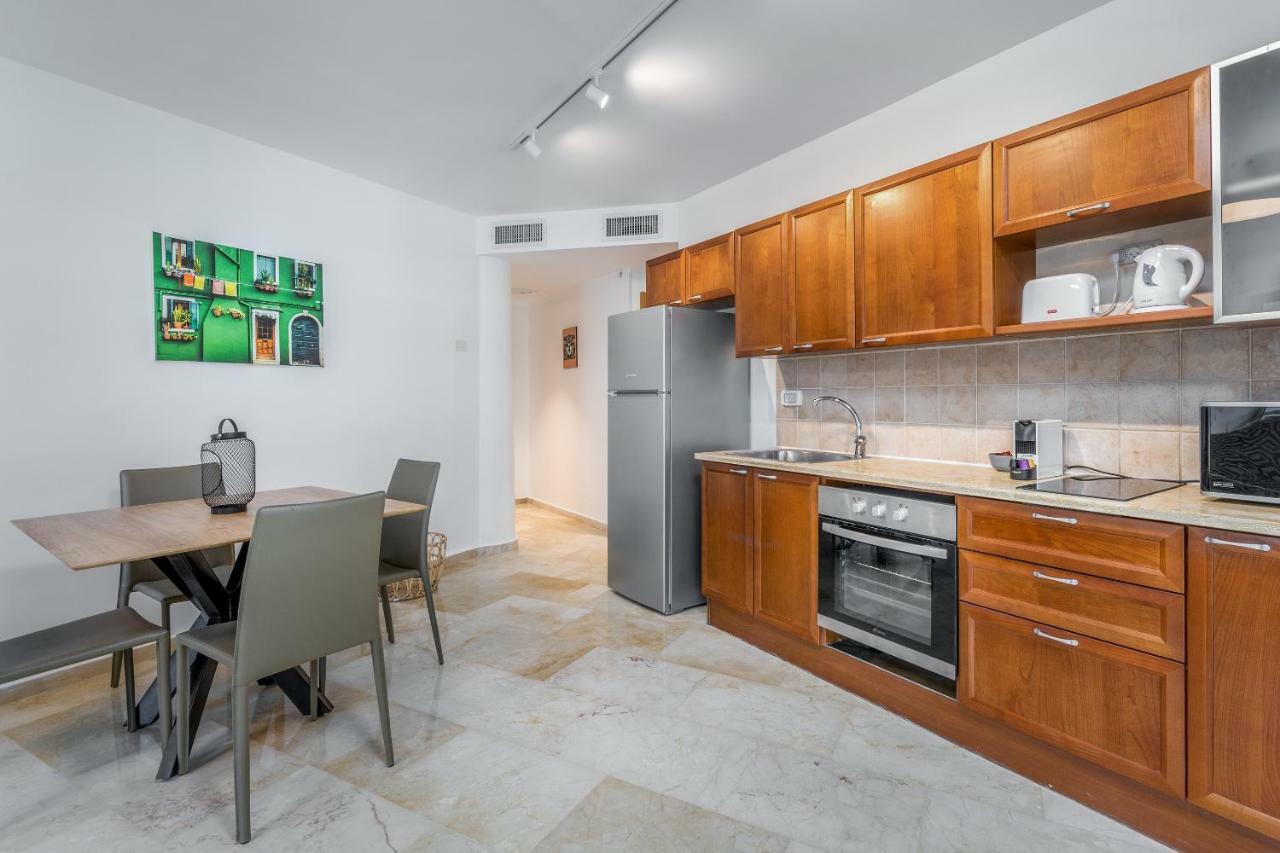 Dizengoff Square Superb 1 Bedroom With Balcony Tel Aviv Dış mekan fotoğraf